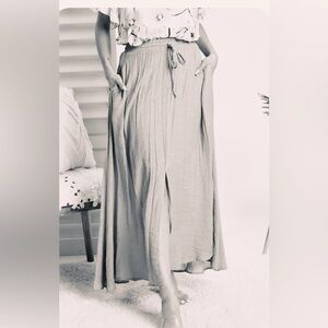 Maxi skirt with pockets size womens small